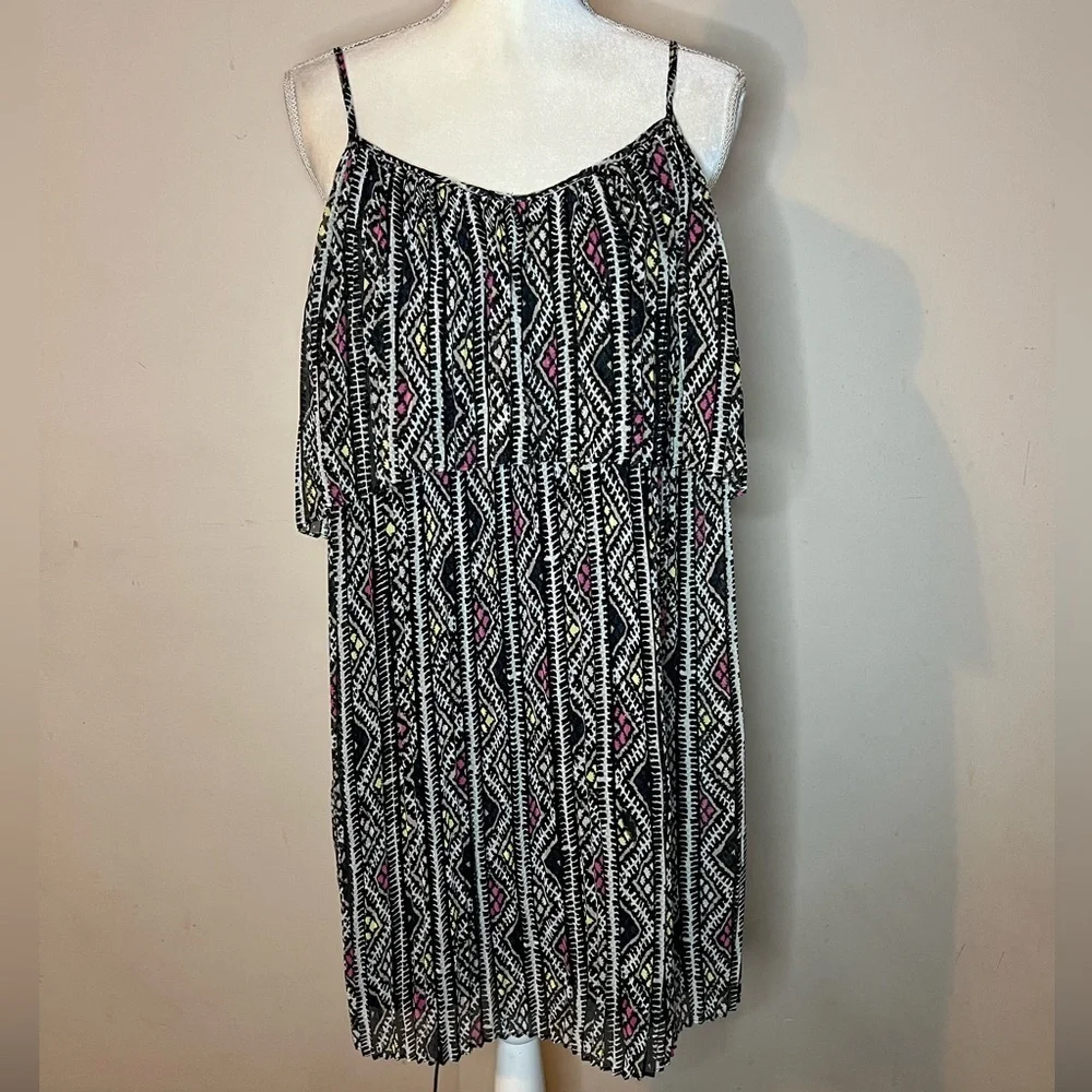 ⭐️BCBGeneration Dress - Picture 2 of 8